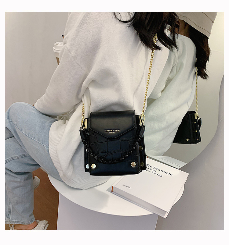 Portable Chain Messenger Fashion Single Shoulder Bag display picture 8