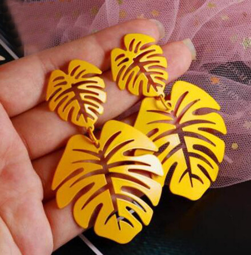 Cross-border hot-selling exaggerated earrings for women, fashionable and creative metal electroplated leaf earrings, retro earrings manufacturer