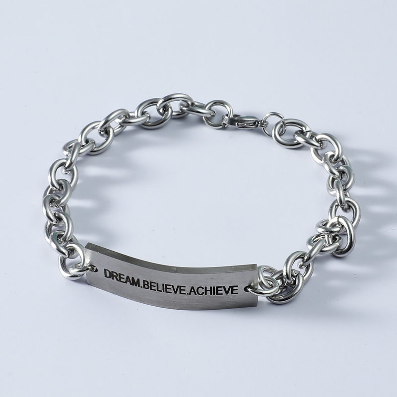 Pulsera De Hombre De Marca Curvada Cuadrada De Acero De Titanio, Joyería De Mano Con Letras Simples display picture 2