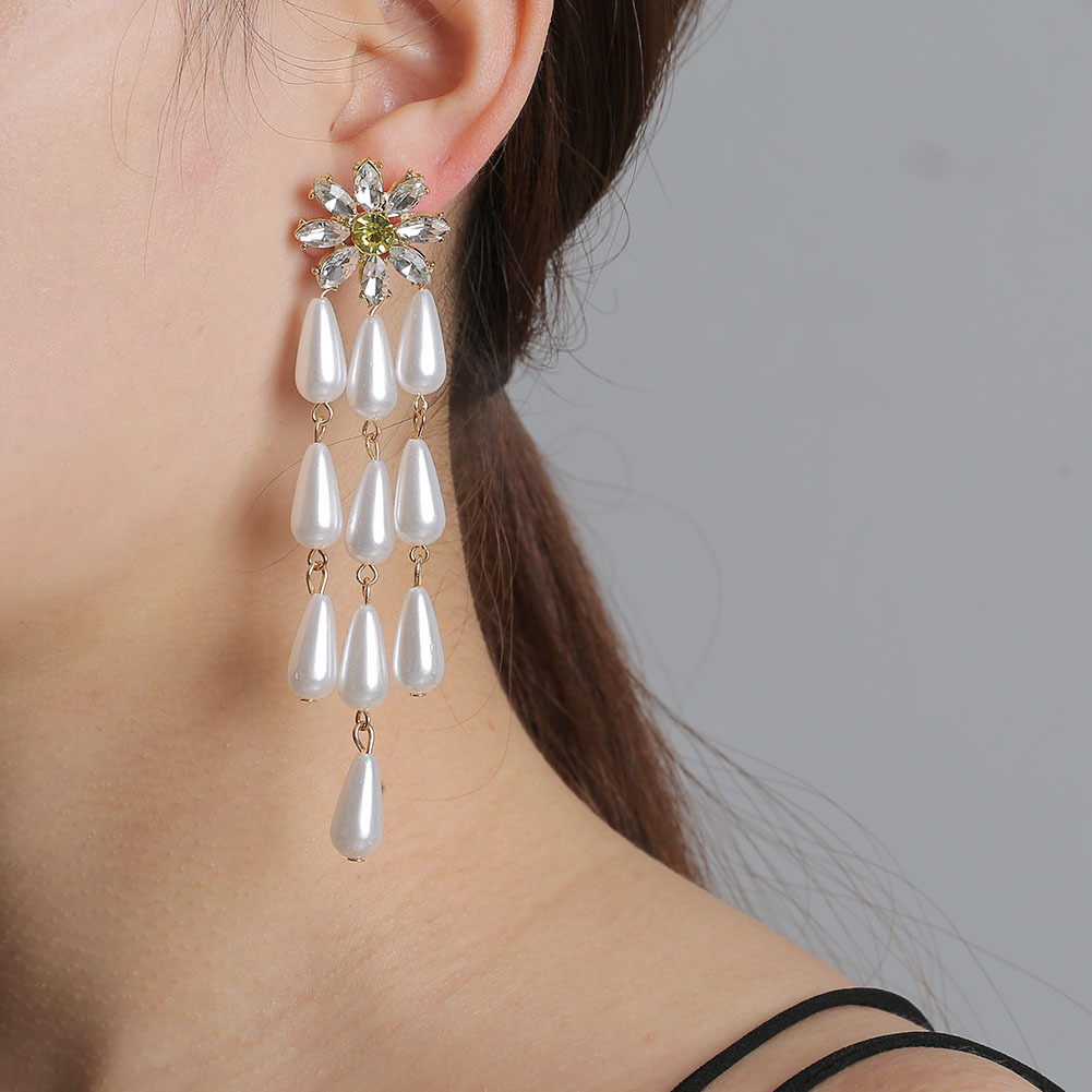New Fashion Flower Pearl Drop Earrings For Women Wholesale display picture 2