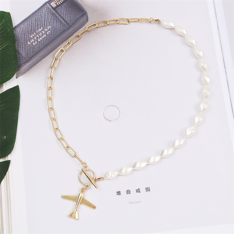 Fashion Asymmetrical Airplane Pearl  Beaded Pendant Women's Necklace display picture 3