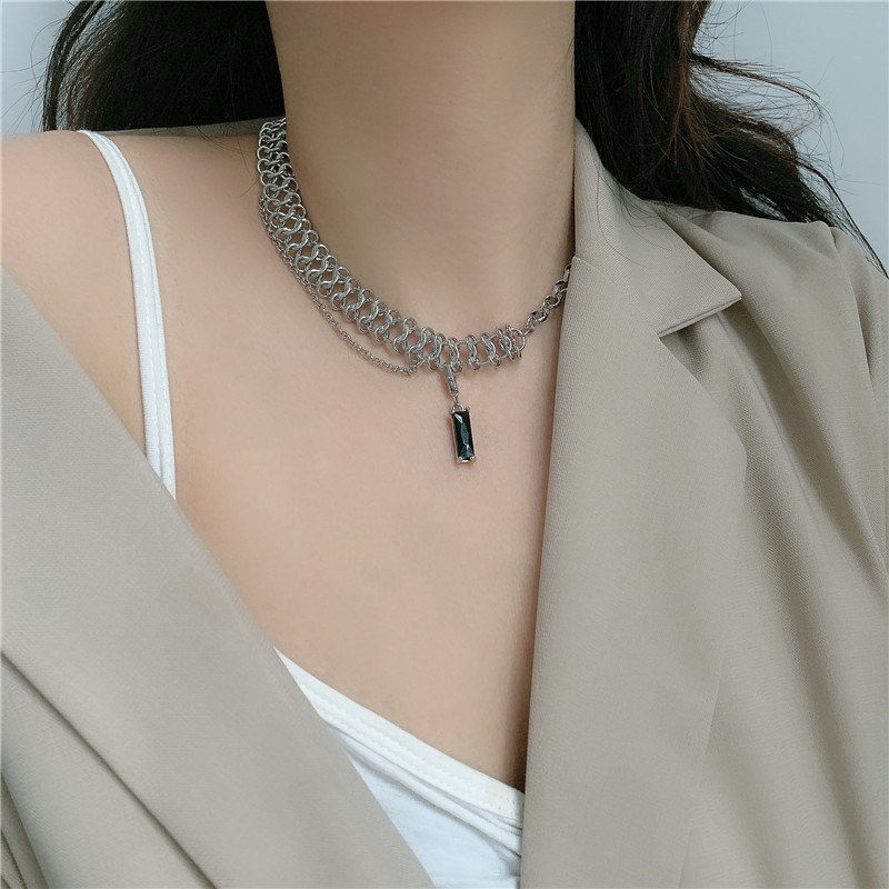 Korean New Trendy Luxury Black Gem Pendant Detachable Twist Stitching Necklace display picture 5