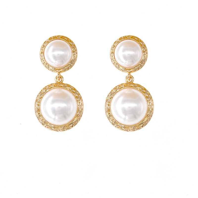 Sterling Argent Aiguille Coréenne Style Élégant Lady Ronde Baroque Sterling Silver Pearl Boucles D'oreilles Tout-allumette Femelle Simple Boucles D'oreilles Boucles D'oreilles display picture 6