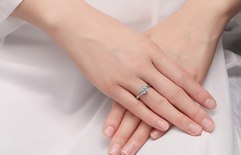 Venta al por mayor de fábrica, anillo de copo de nieve moissanita clásico de seis garras, 1 quilate de simulación de anillo de diamante, anillo de plata esterlina para mujer, anillo de oro de 18 quilates undefined
