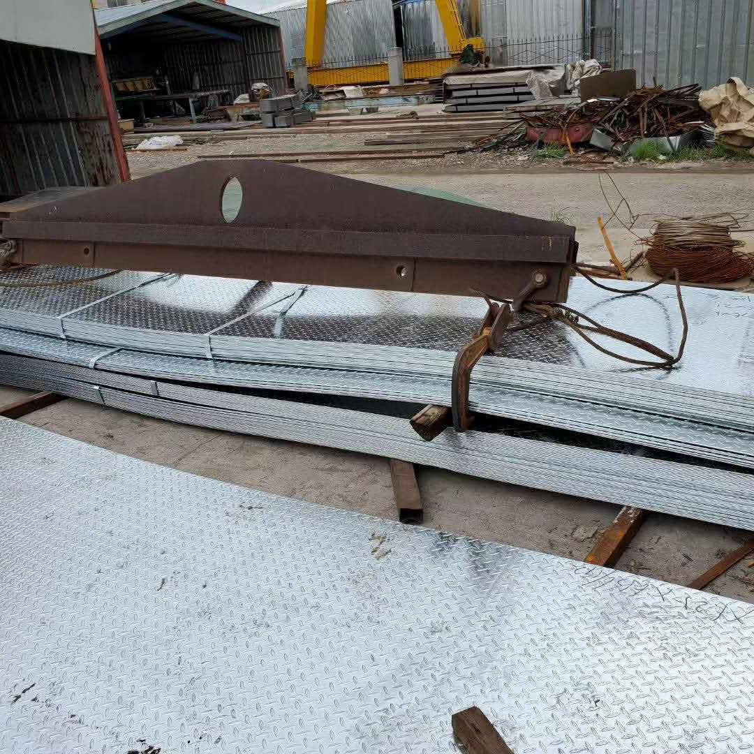 山东泰安 镀锌花纹板 镀铝锌板 3.0*1250 扁豆镀锌花纹板开平加工