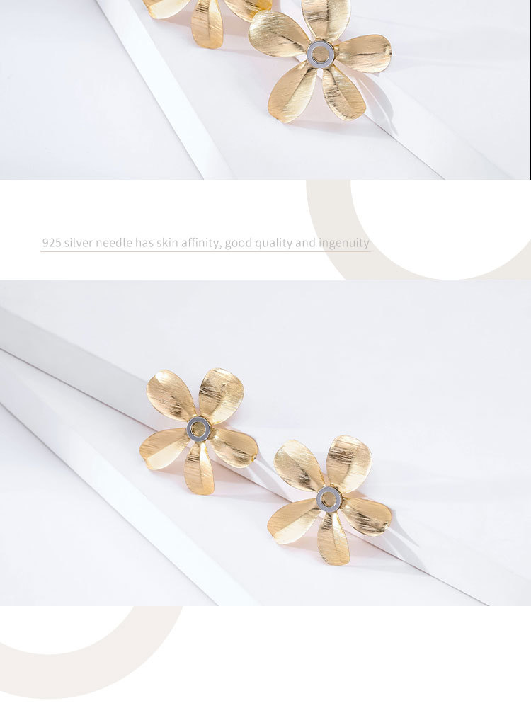 Fashion Flower Creative Minimalist Petals Brushed Craft Earrings display picture 3