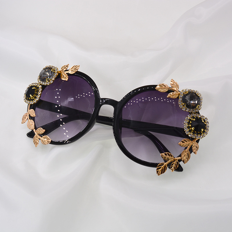 New Trendy Korean Ladies Diamond Crystal Sunglasses Wholesale display picture 1