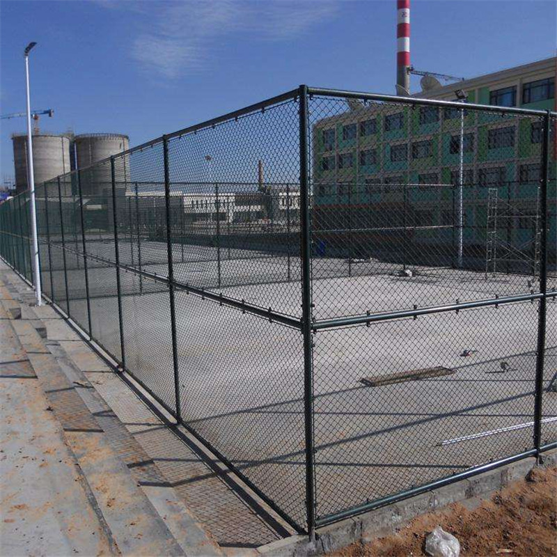 成都球场围网定制体育场护栏网PVC包塑围栏网球场护栏网定制