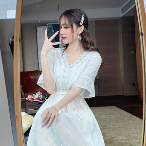 东大门女装A字裙2020夏季韩版新款V领百搭潮时尚气质拼接连衣裙女