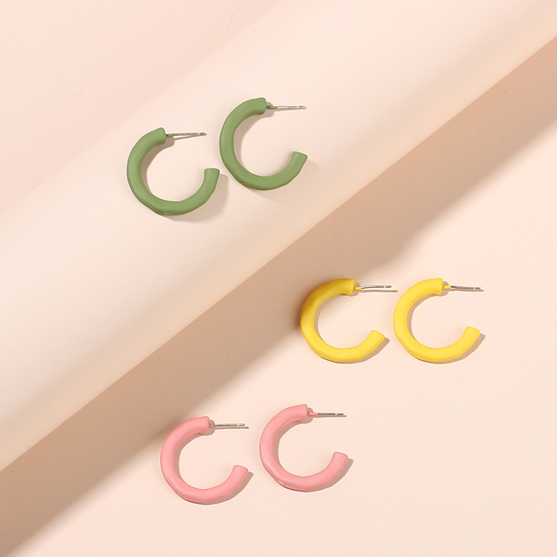 Mode C En Forme De Simple Fille Enfantine Couleur Bonbon Boucles D&#39;oreilles De Cercle De Mode Pour Femmes Nihaojewelry display picture 2