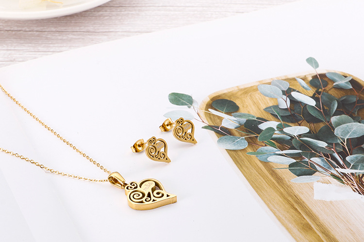 new Korean fashion stainless steel heart-shaped hollow letters mama sets wholesale nihaojewelry