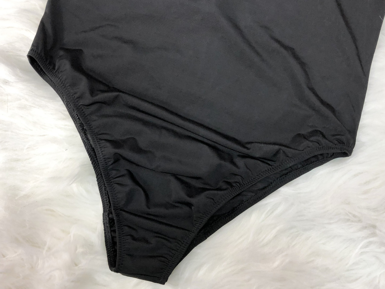 traje de baño de una pieza deportivo de manga larga con cuello alto negro de talla grande NSLM27919