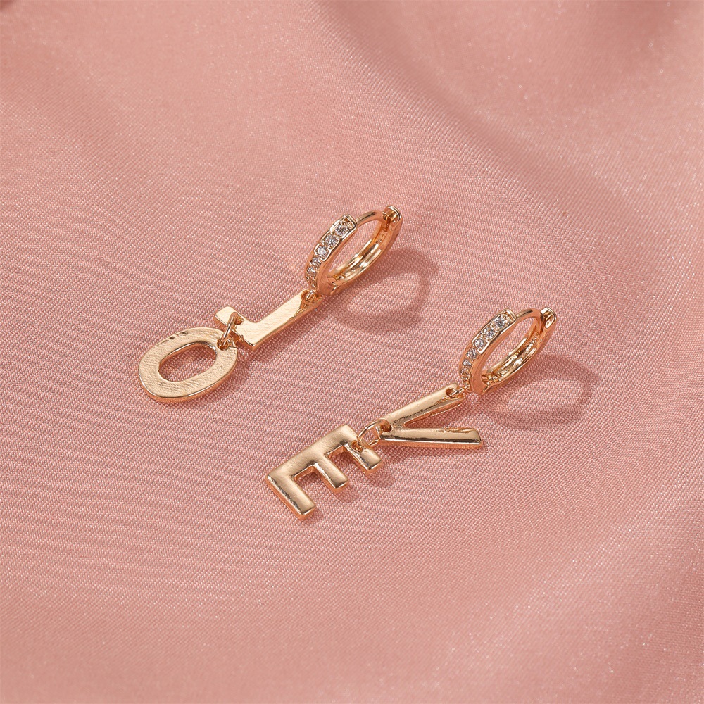 New Earrings Hipsters Simple Love Earrings Creative Asymmetric Letters Pendant Earrings Wholesale Nihaojewelry display picture 1