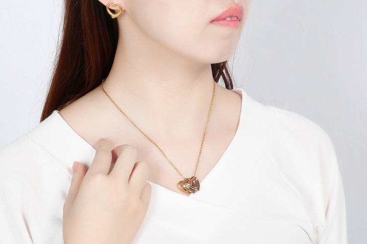 European and American new stainless steel heart-shaped peach heart necklace earrings jewelry set