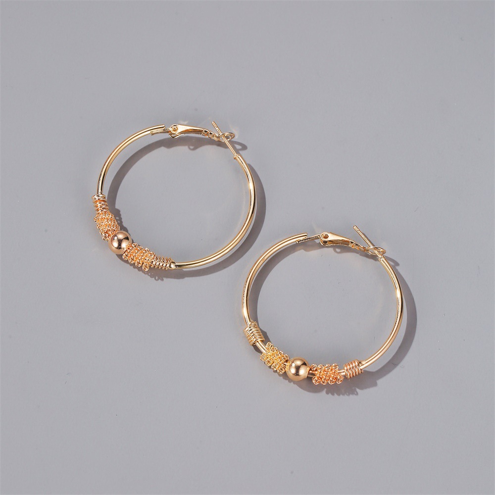 New Earrings Temperament Simple Geometric Hollow Circle Earrings Ear Buckle Winding Beaded Earrings Wholesale Nihaojewelry display picture 4