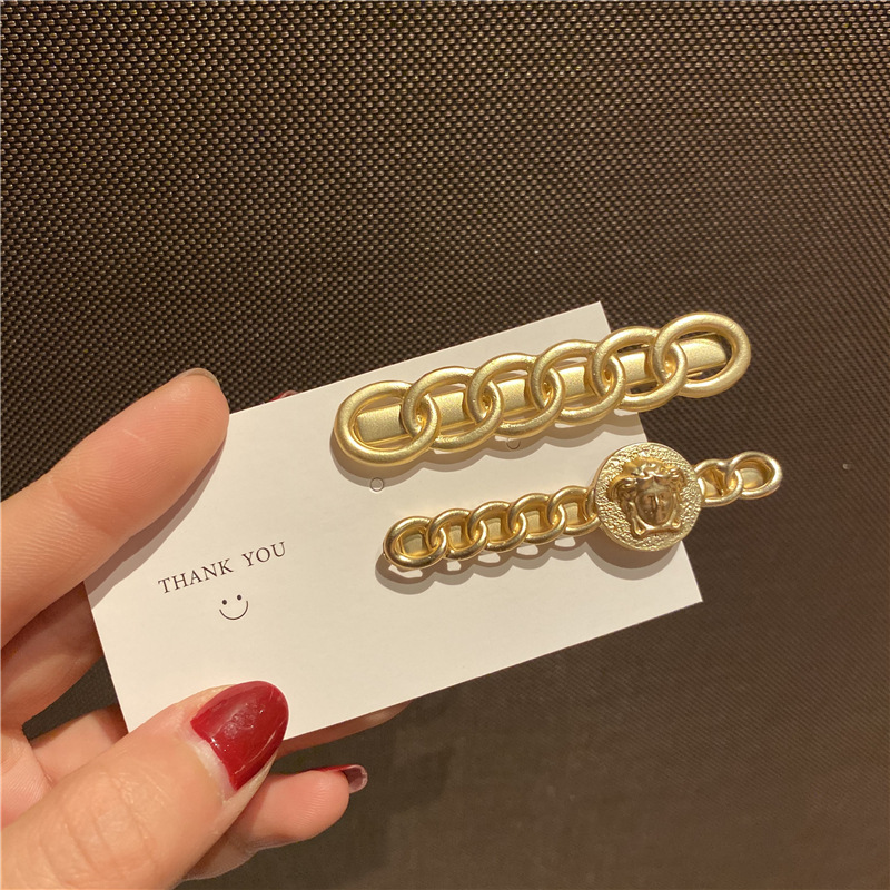 European and American fashion retro matte metal chain hairpin women's simple fashion all-match coin Queen head portrait clip European and American fashion retro matte metal chain hairpin women's simple fashion all-match coin Queen head portrait clip