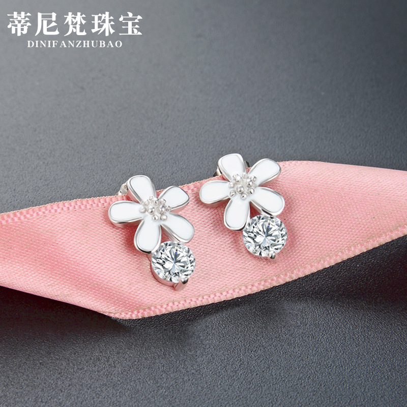 Diamante incrustado flor s925 pendientes de plata dulce fresco Mori pendientes femeninos fuente fábrica al por mayor una semana pendientes