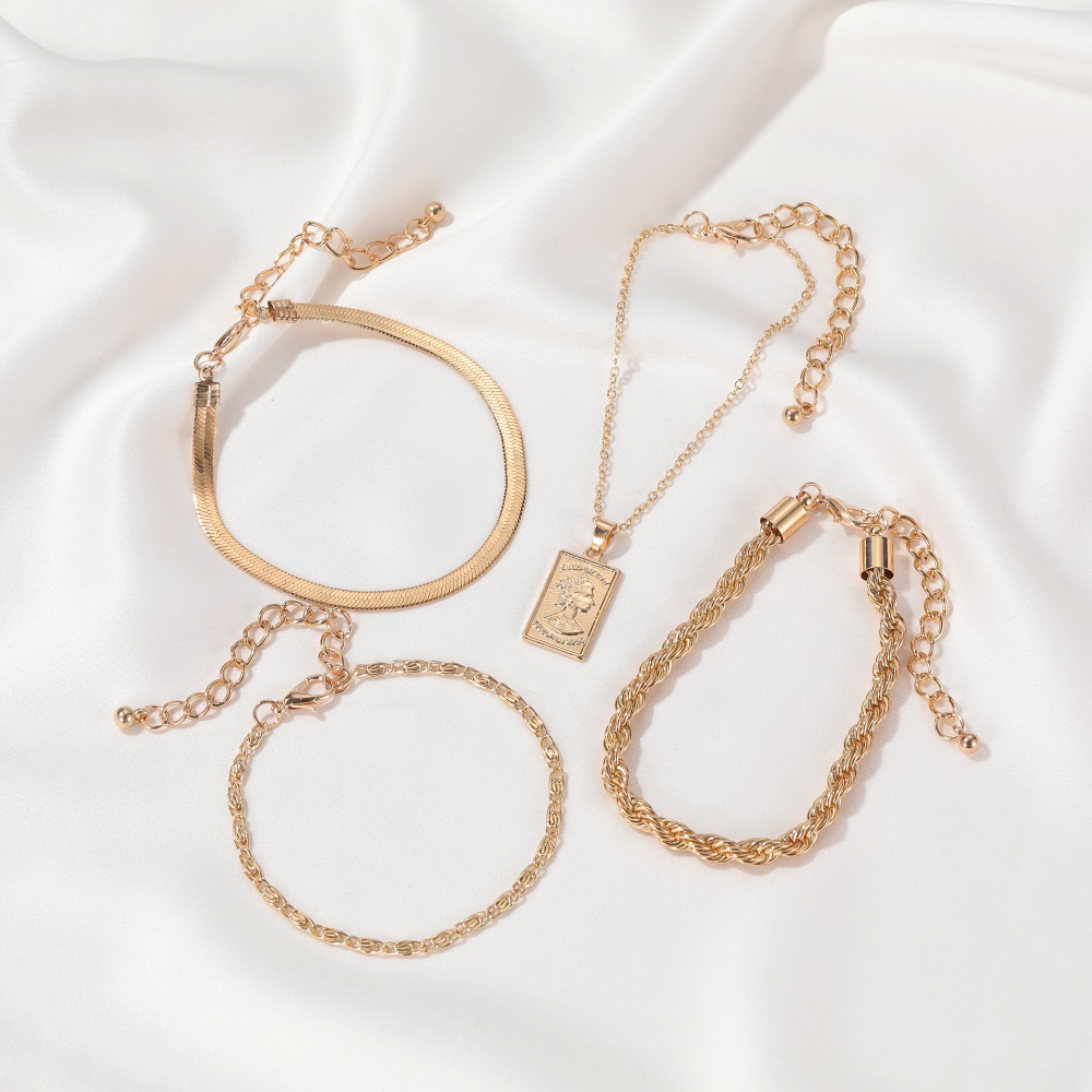 New Fashion Four-piece Bracelet Twist Chain Portrait Pendant Women's Four-piece Bracelet Wholesale Nihaojewelry display picture 4