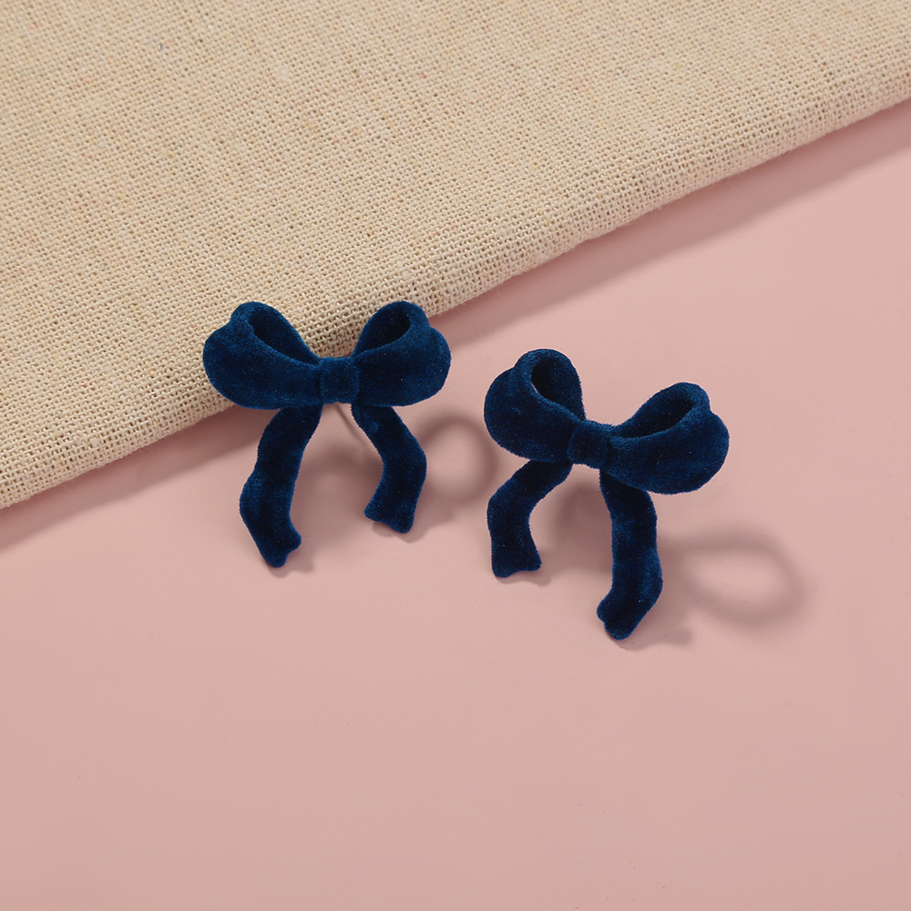 Fashion Suede Velvet Solid Color Bow Stud Earrings display picture 11