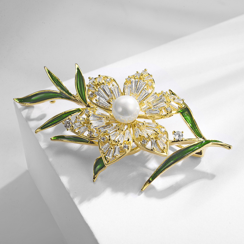 New Luxury Jewelry Vintage Zircon Pearl Flower Brooches for Women Fashion Personality Dress Corsage Pin Clothing Accessories Brooch Pins