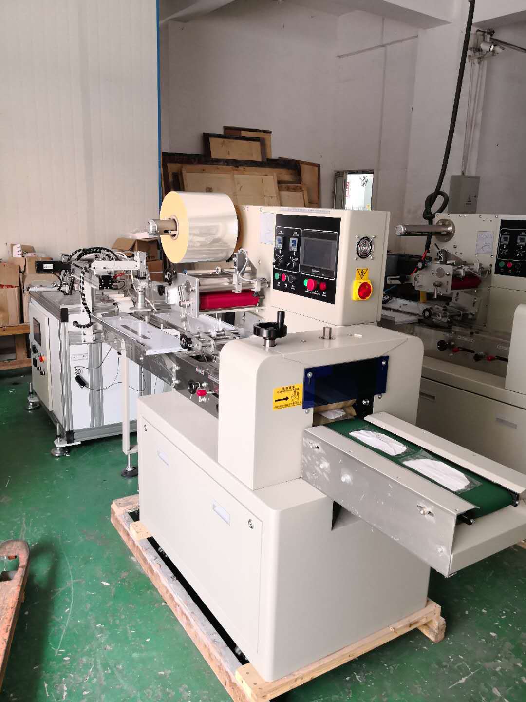 一次行口罩1-10片包装机 全自动排气单片枕式防护口罩包装机直销