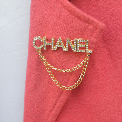 韩版时尚字母胸针 金银色款点钻 链条流苏别针扣 胸花衣饰品批发