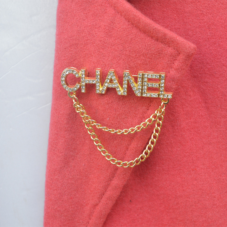 韩版时尚字母胸针 金银色款点钻 链条流苏别针扣 胸花衣饰品批发