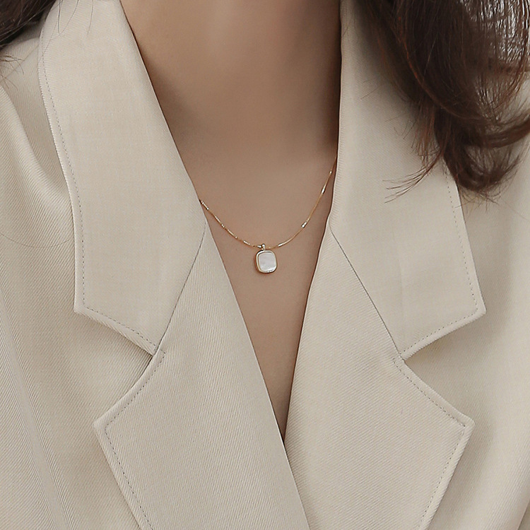 ins Style French High-end Niche Fritillaria Necklace Internet-famous Women's Simple Elegant White Fritillaria Pendant Clavicle Chain