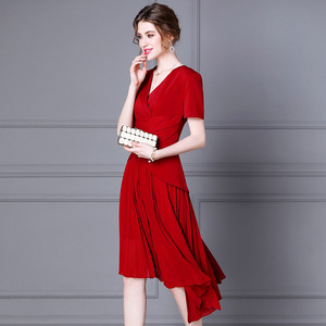 V-neck dress temperament goddess style dress with waist closing and pleated skirt