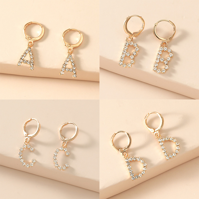 Pendientes Versátiles Simples De La Letra Del Diamante De La Moda De Corea Al Por Mayor display picture 2