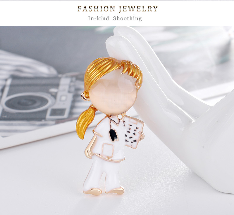 Fashion Girl Alloy Brooch display picture 3