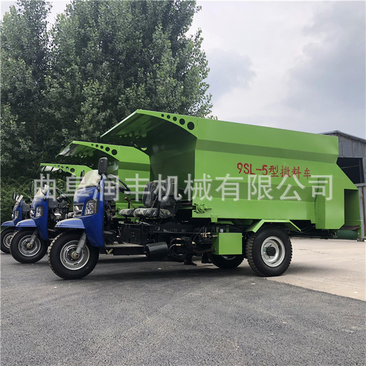 营养均衡的饲料撒料车 养殖成本低喂料机 饲料撒料车厂家家禽