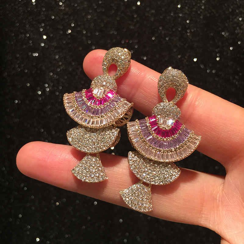 Scallop Earrings Round Face Earrings Light Luxury Micro-set Zircon Three-dimensional Gradient Purple Pink Skirt Earrings display picture 5