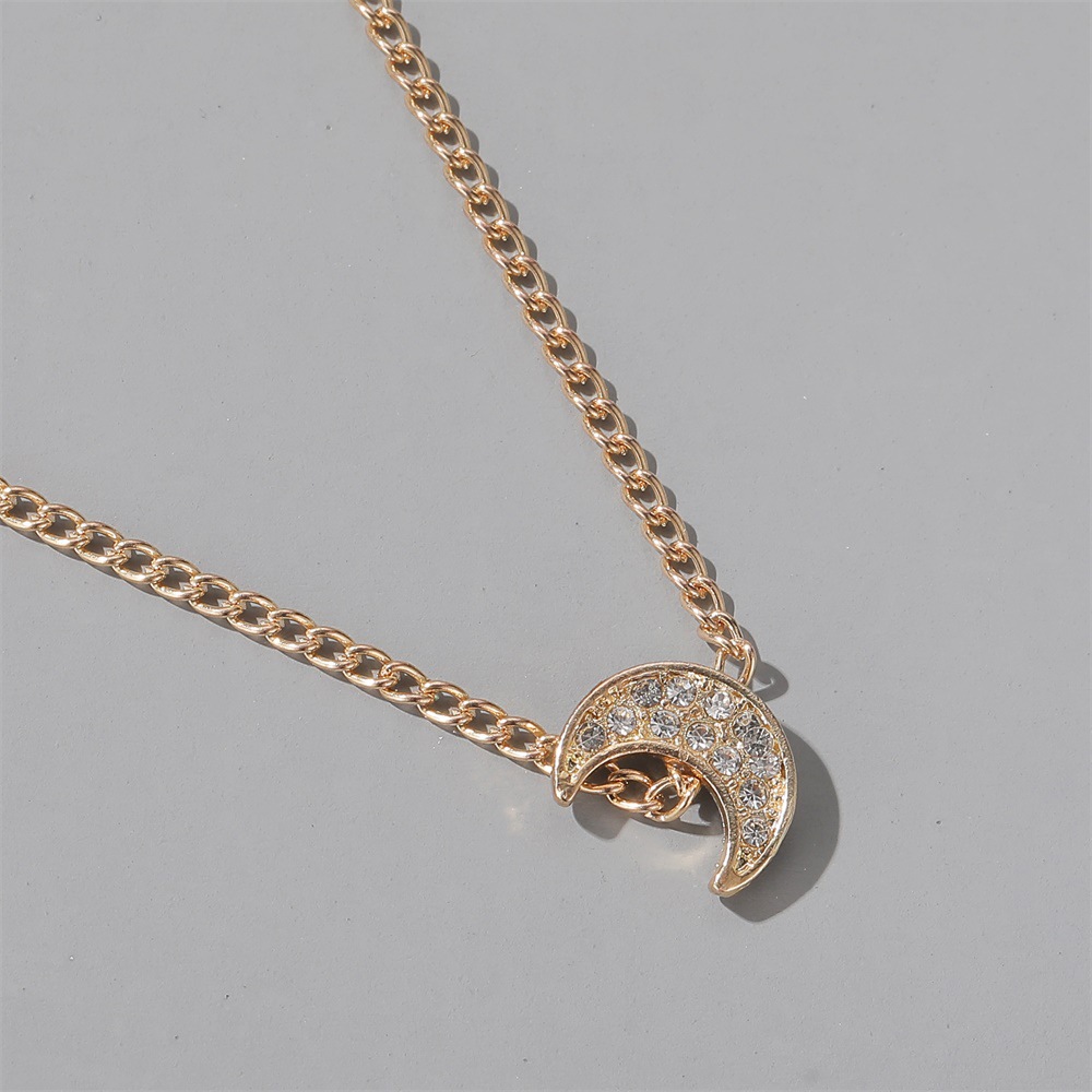 Nouvelle Lune Simple Micro Diamant Lune Dames En Alliage Sauvage Chaîne De La Clavicule Pendentif Collier Accessoires display picture 8