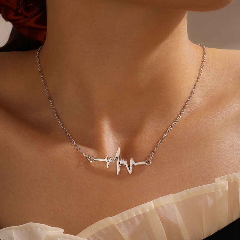 Simple Alloy Ecg Whale Necklace display picture 1