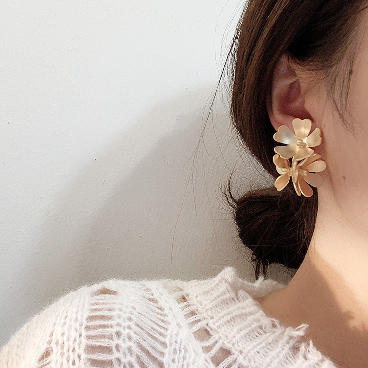 New Fashion Exaggerated Personality Golden Flower Earrings Multi-layer Large Petal Temperament Wild Earrings Wholesale Nihaojewelry display picture 2