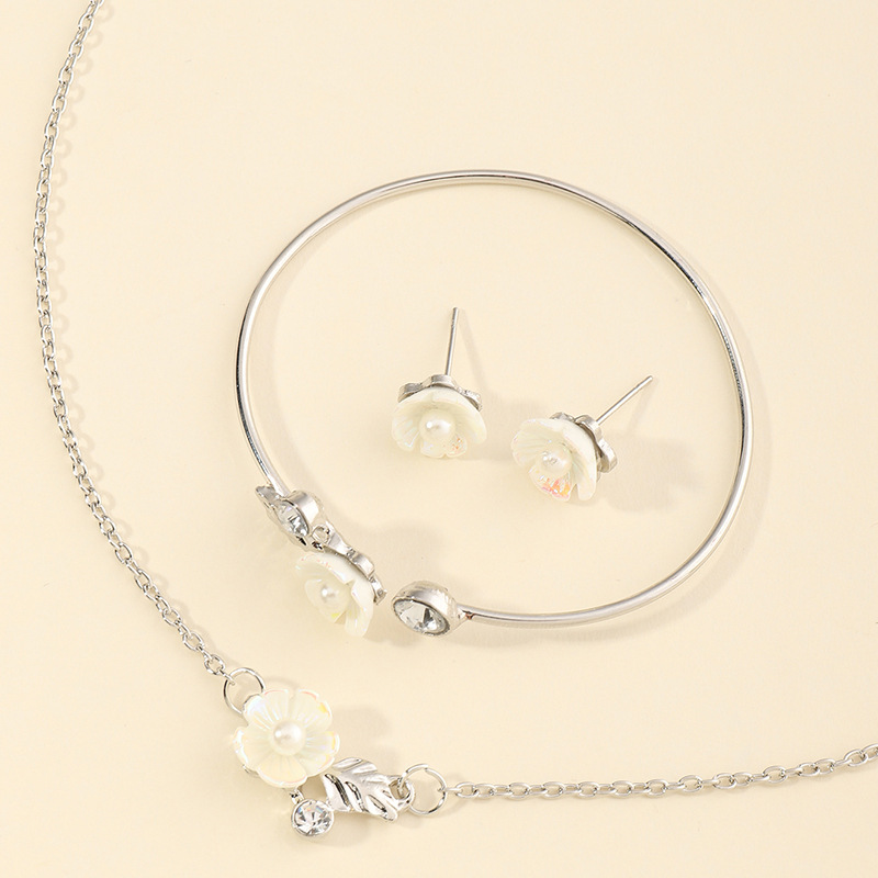 New Children's Jewelry Set Pearl Alloy Jewelry Set Necklace Earrings Bracelets Wholesale display picture 4