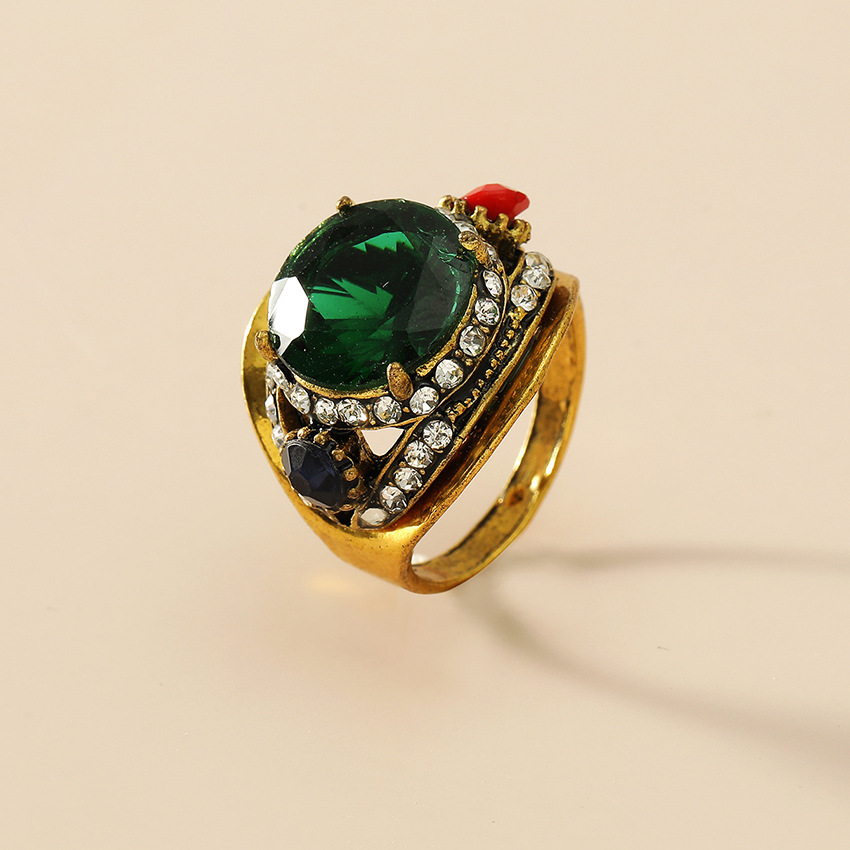 Retro fashionable ring with stone