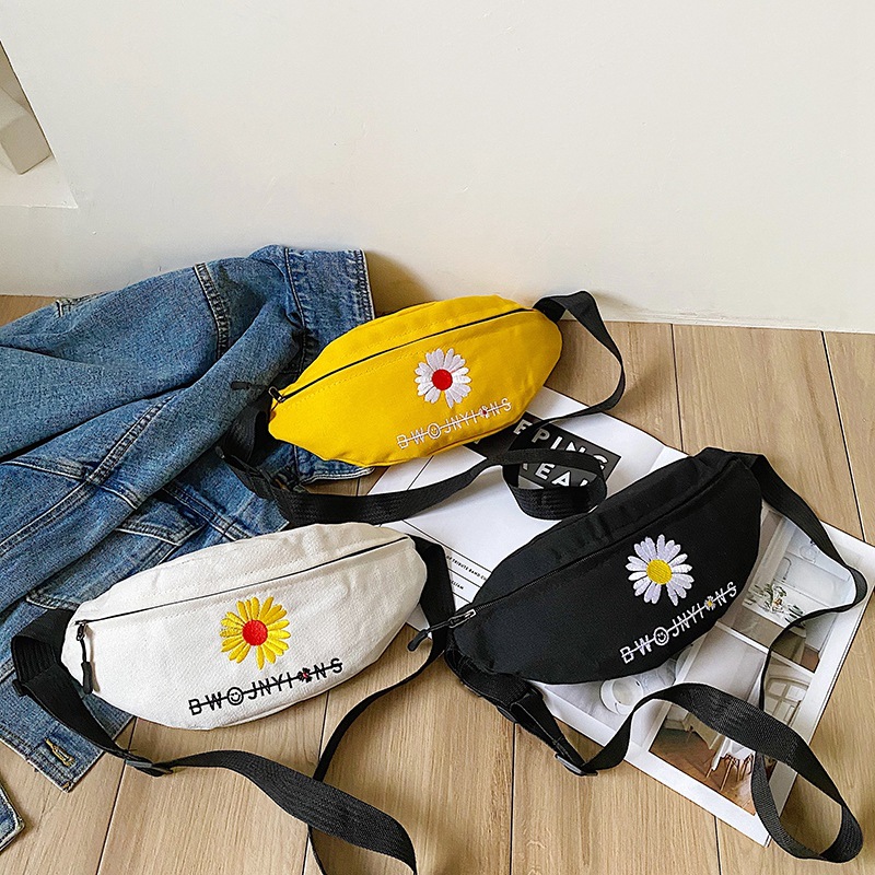 批发帆布小雏菊包包女新款韩国时尚流行胸包ins少女百搭斜挎腰包
