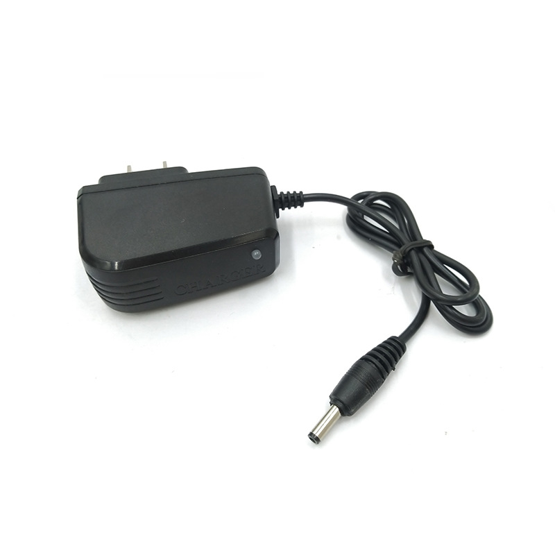 强光手电筒充电器 智能直充 头灯专用充电器 18650锂电池充电器