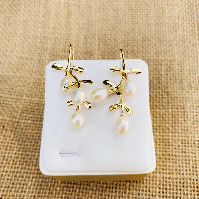 Vintage Luxury Jewelry S925 Sterling Silver Pearl Stud Earrings for Women Fashion Wedding Party Petal Long Drop Earrings for Girls