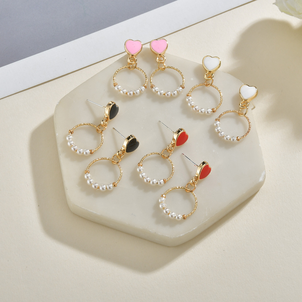 Japanische Und Koreanische Süße Rosa Herzförmige Ohrringe Ins Mädchen Koreanische Einfache Muster Kreis Elegante Perlen Ohrringe Frauen display picture 3