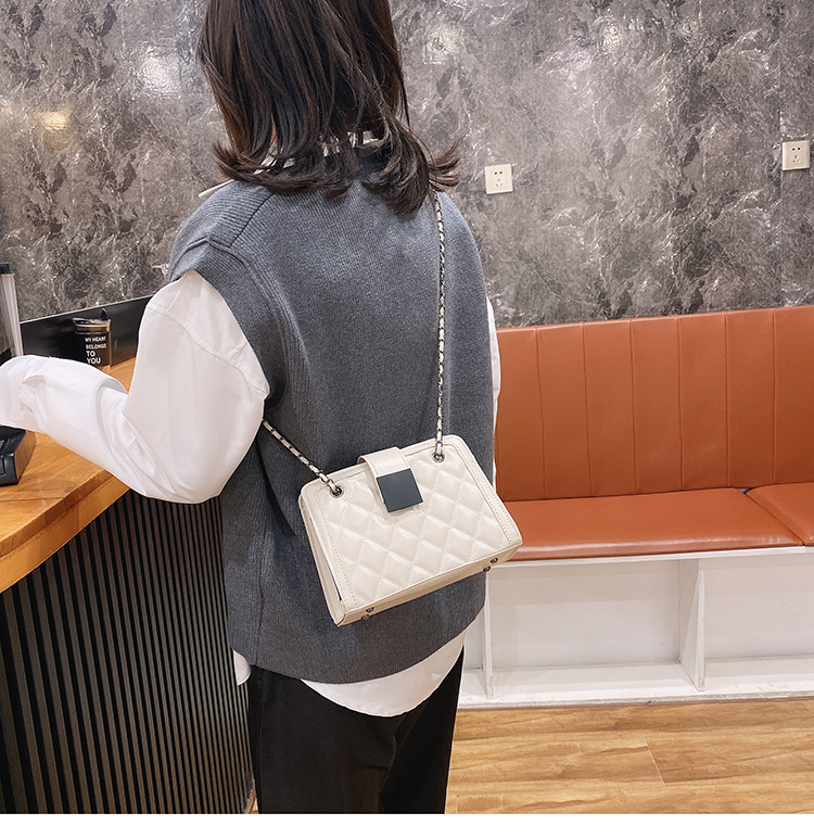 Fashion One-shoulder Messenger Rhombic Small Square Bag display picture 10