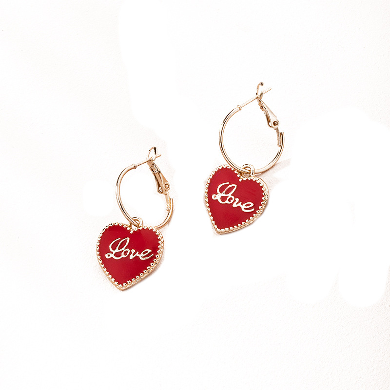 Mode Coréenne Lettre D'amour Rouge Doux Boucles D'oreilles En Alliage De Femmes Simples En Gros display picture 5