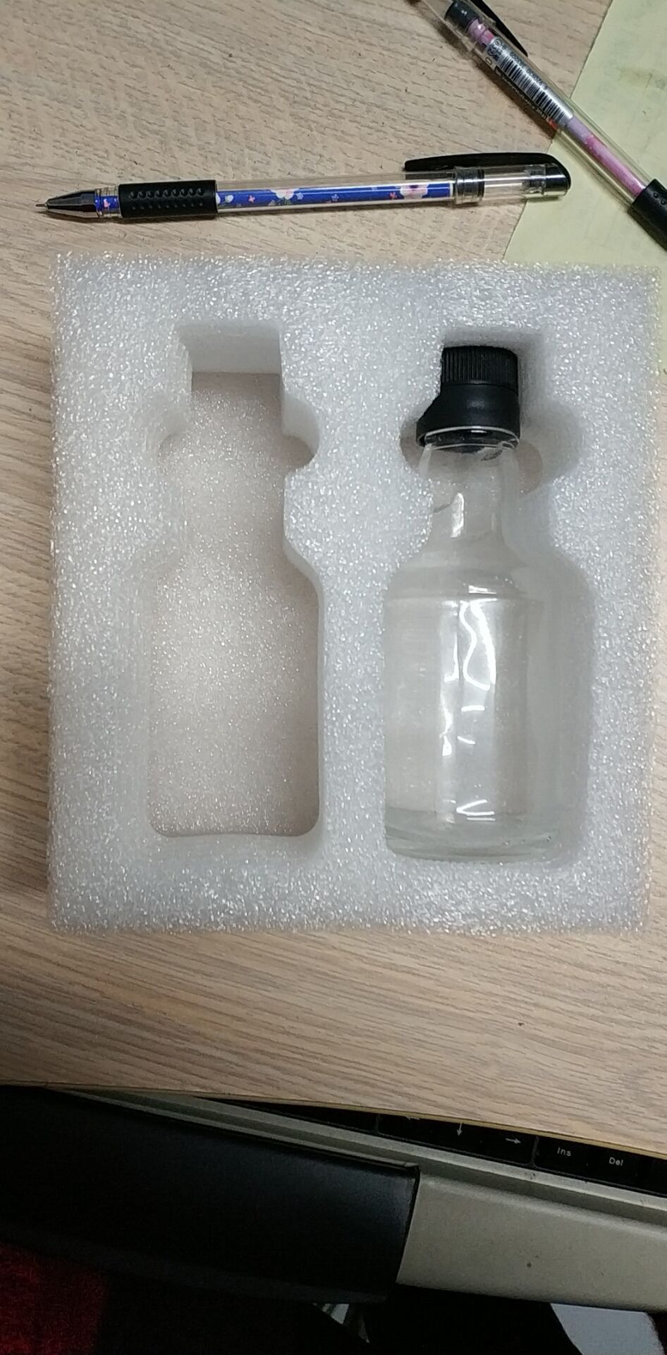 供应白色珍珠棉酒瓶包装海绵泡沫/酒瓶防震表绒布包装泡沫