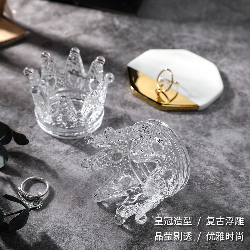 Manicura retro relieve corona titular de la pluma estilo japonés borde de oro cristal pluma titular cristal taza de lavado herramienta neto rojo