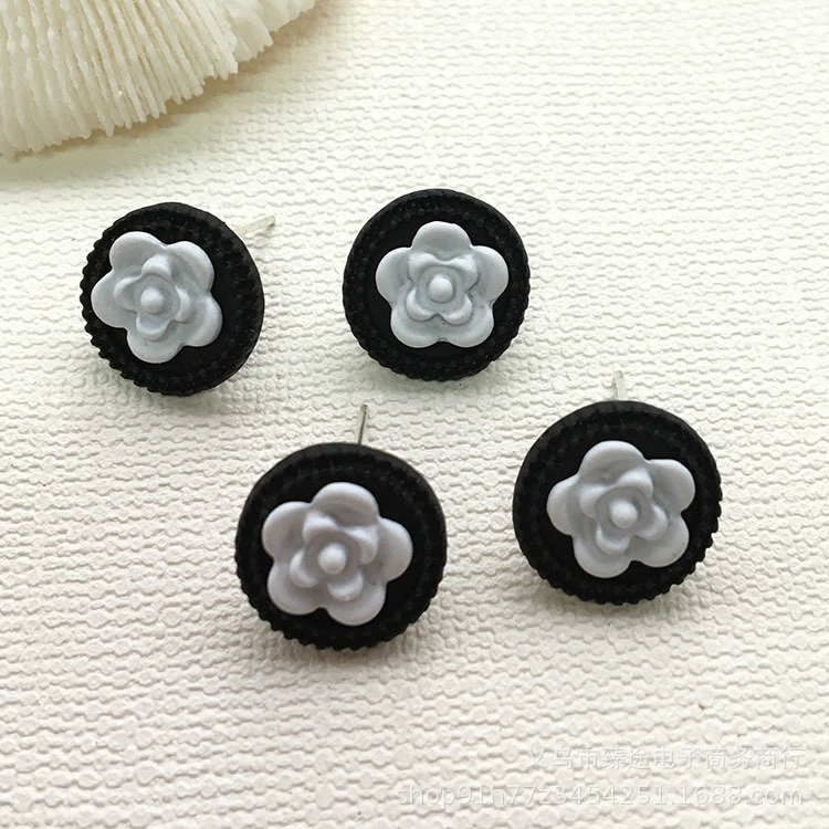 Retro earrings, silver 925 sample, flowered, simple and elegant design