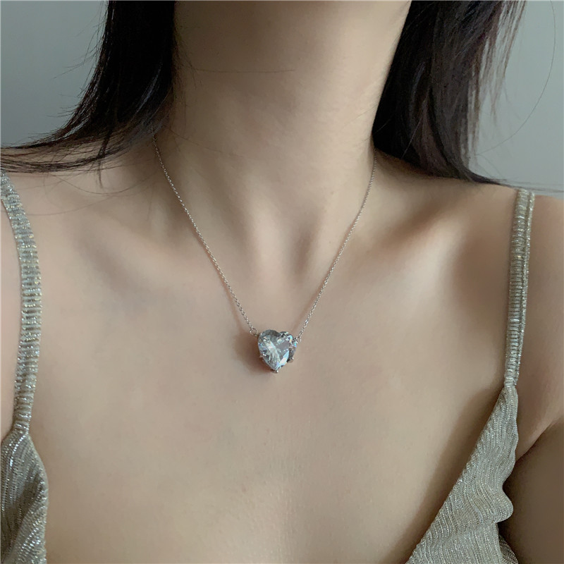 Korea Versatile Large Diamond Love Necklace Clavicle Chain Small Waist Necklace Wholesale Nihaojewelry display picture 3