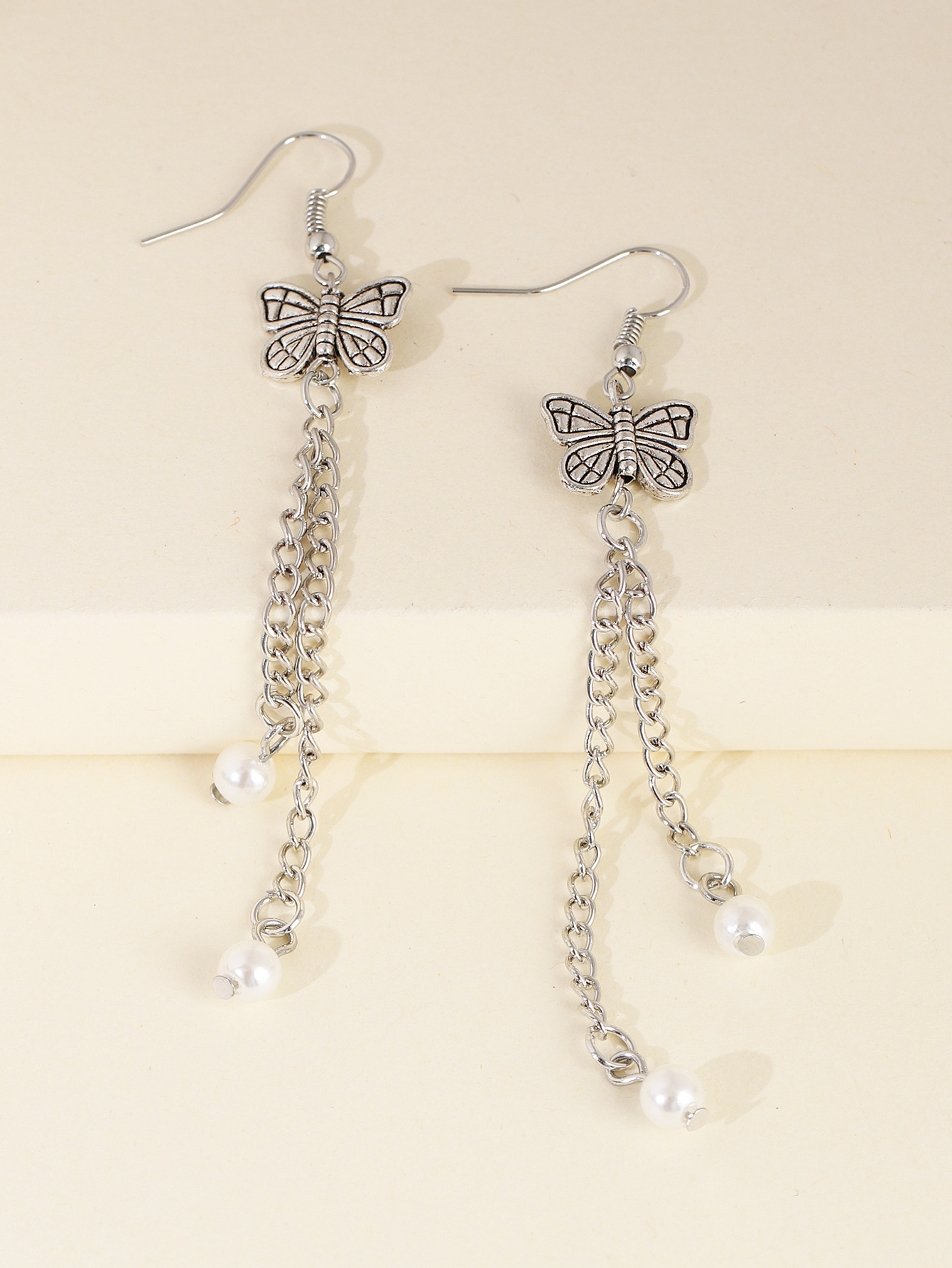 New Retro Ancient Silver Tassel Butterfly Earrings Palace Simple Wild Ethnic Ear Jewelry Wholesale Nihaojewelry display picture 2