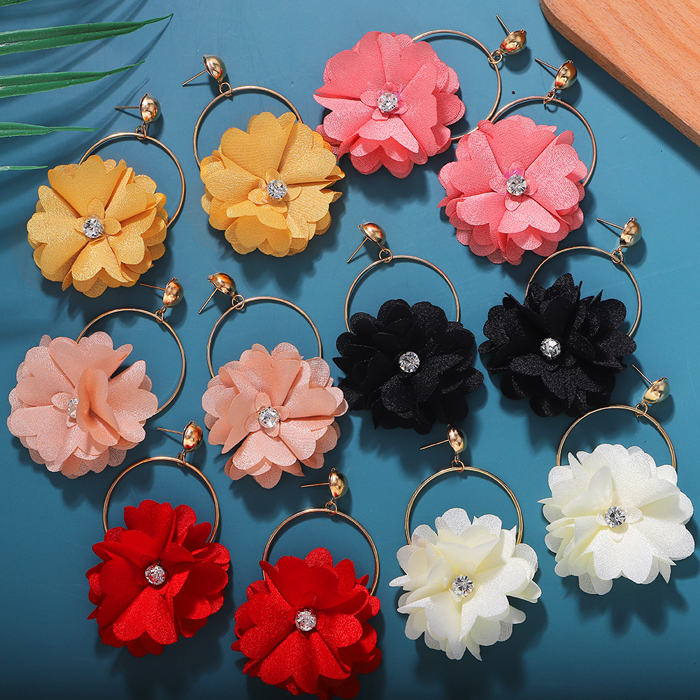 Fashion Earrings For Women Bohemian Hollow Fabric Woven Diamond Flower Earrings display picture 2